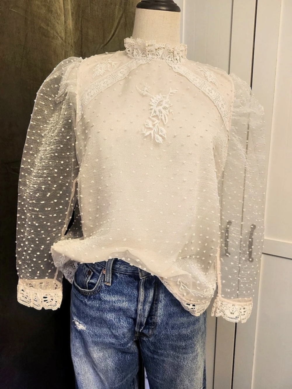 Zara White Lace Trim Blouse Size Large Like New